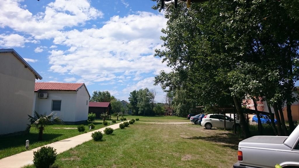 Beni Bungalows Улцин Екстериор снимка