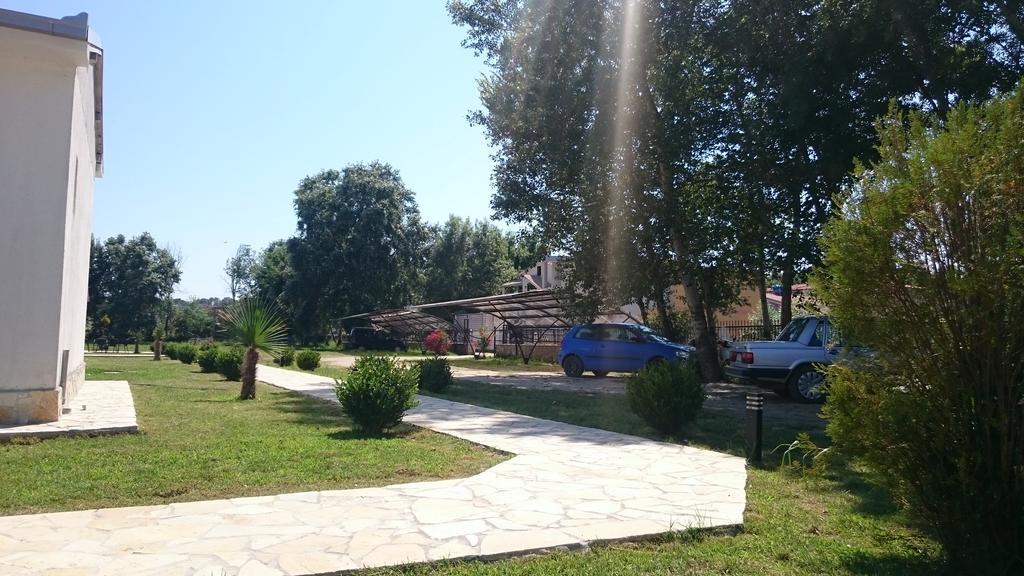 Beni Bungalows Улцин Екстериор снимка