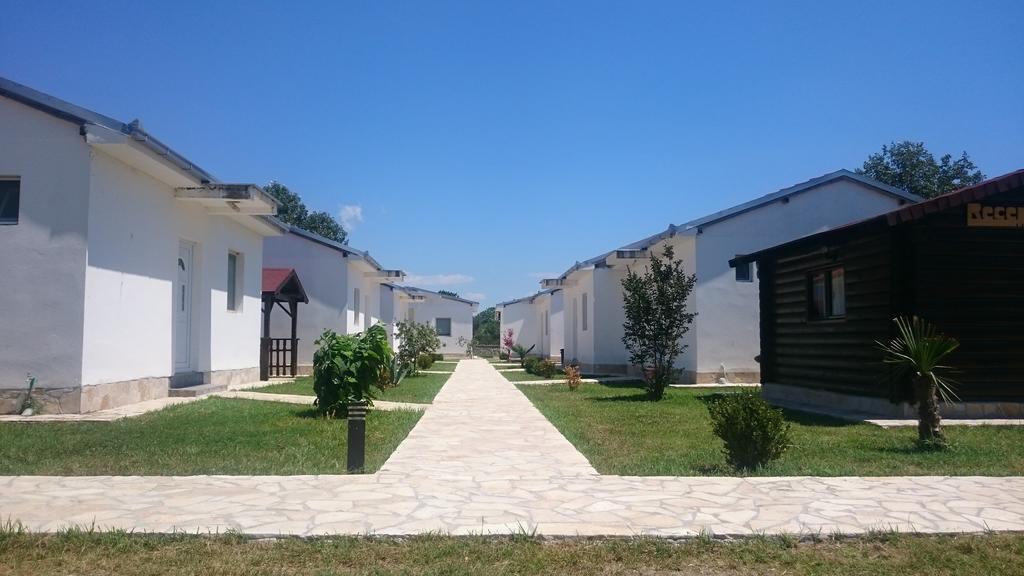 Beni Bungalows Улцин Екстериор снимка