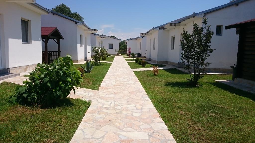 Beni Bungalows Улцин Екстериор снимка