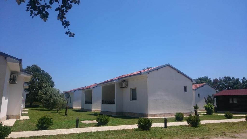Beni Bungalows Улцин Екстериор снимка