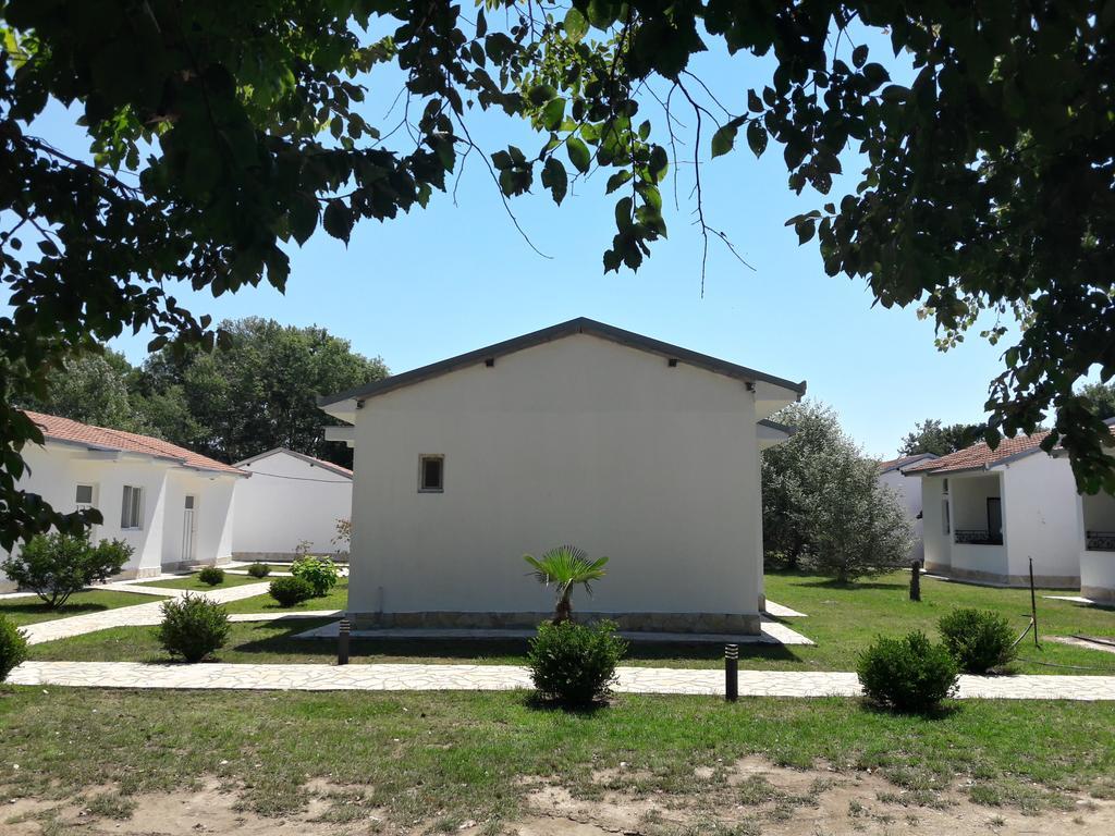 Beni Bungalows Улцин Екстериор снимка