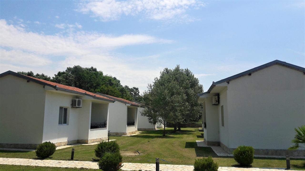 Beni Bungalows Улцин Екстериор снимка