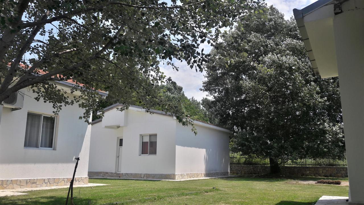 Beni Bungalows Улцин Екстериор снимка