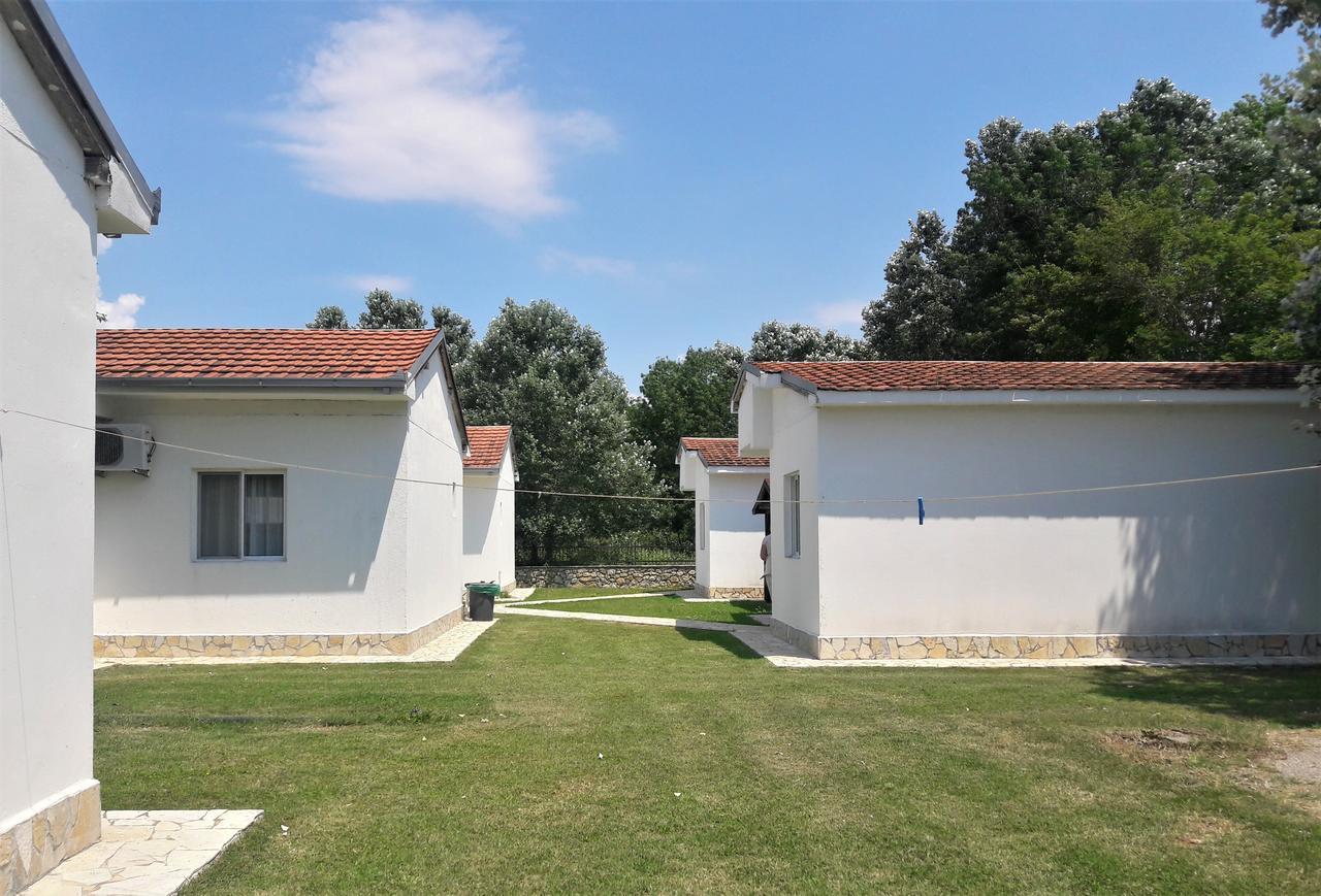 Beni Bungalows Улцин Екстериор снимка