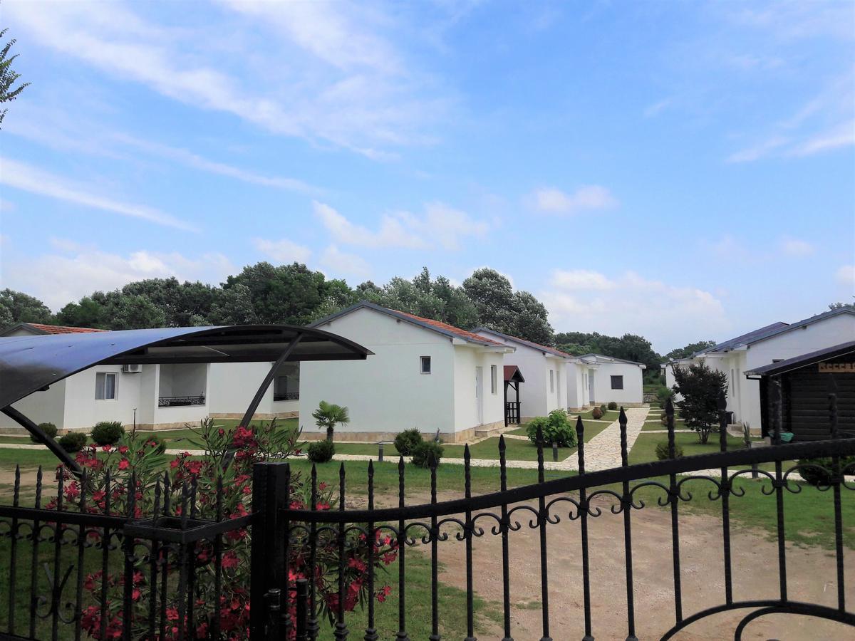 Beni Bungalows Улцин Екстериор снимка