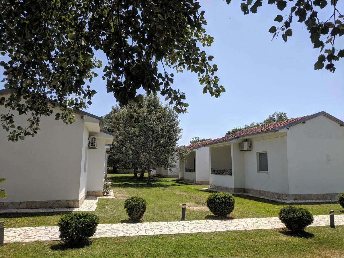 Beni Bungalows Улцин Екстериор снимка