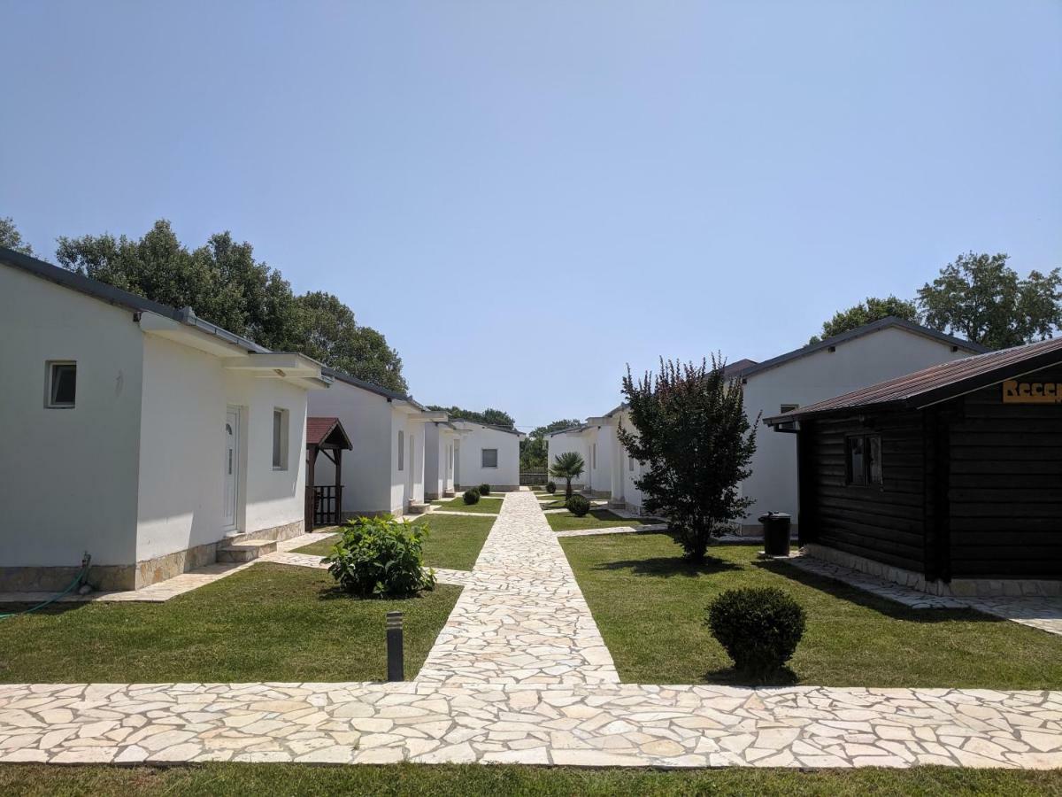 Beni Bungalows Улцин Екстериор снимка