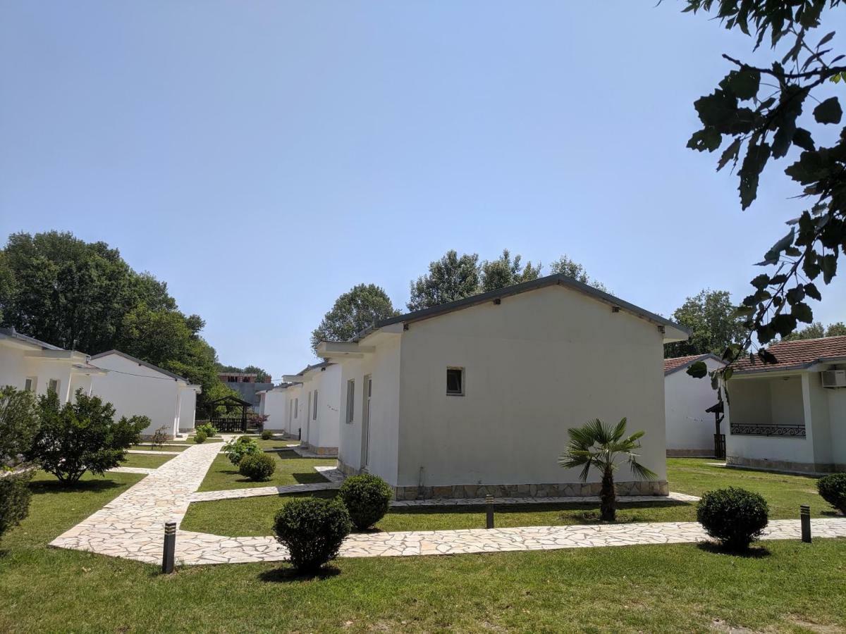 Beni Bungalows Улцин Екстериор снимка