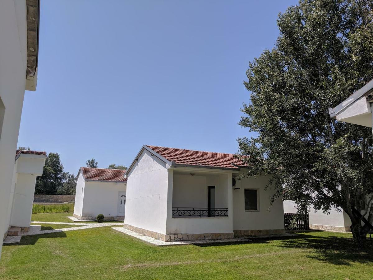 Beni Bungalows Улцин Екстериор снимка