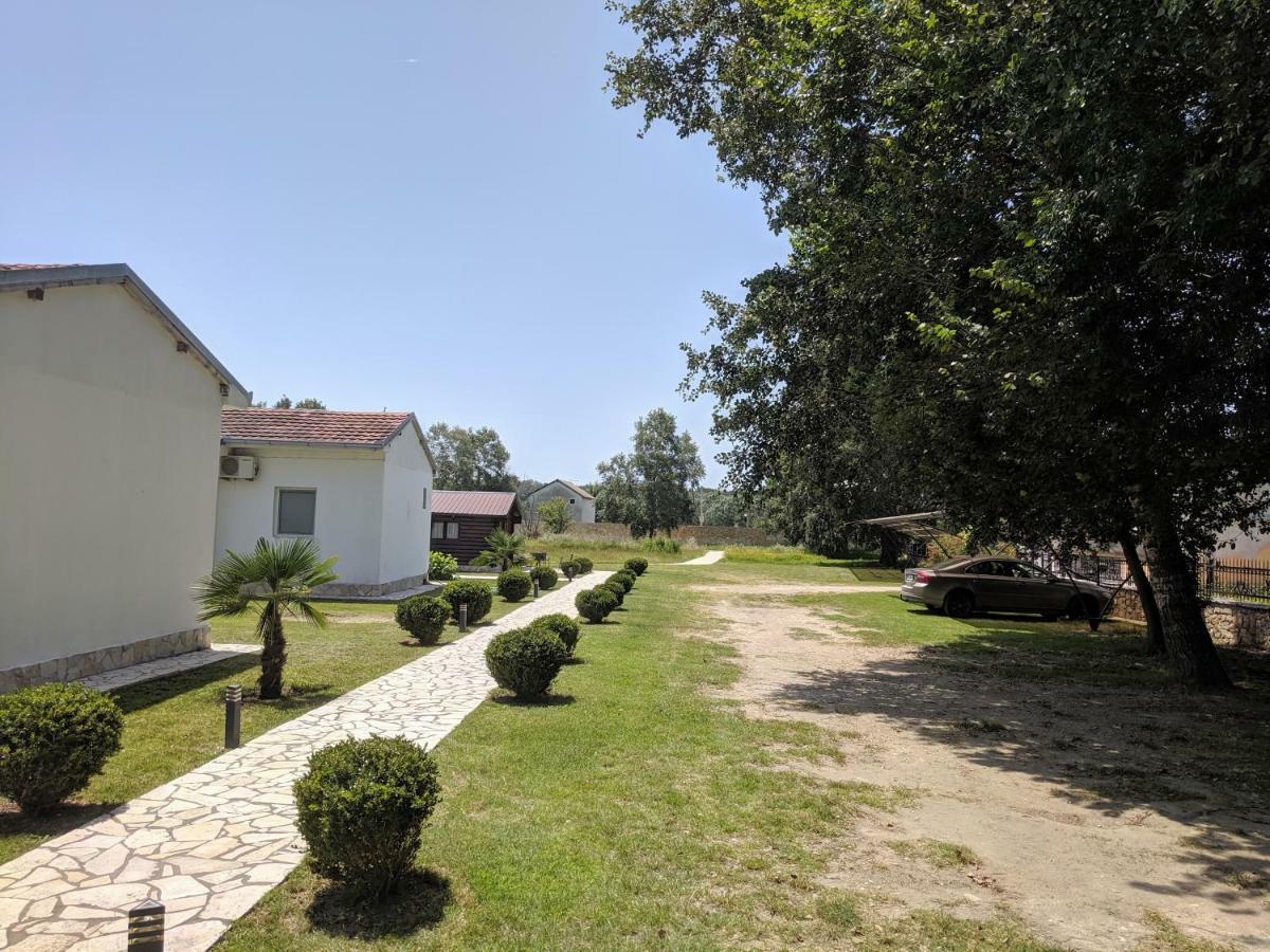 Beni Bungalows Улцин Екстериор снимка